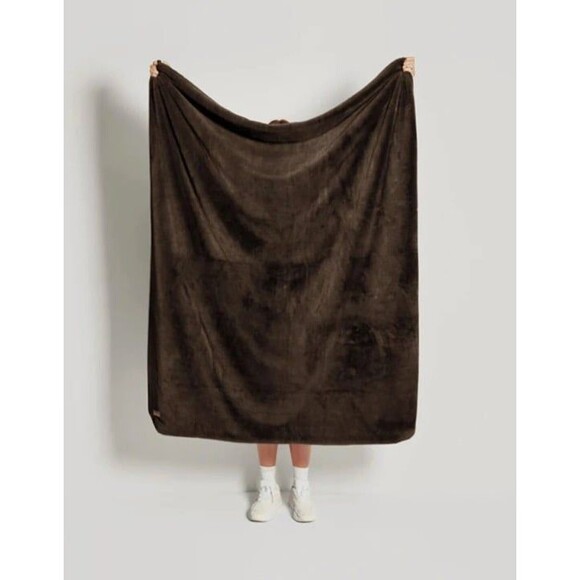 UNHIDE Unhide Lil’ Marsh Blanket in CHOCOLATE BROWN, 50 x 60 NEW RV: $89 - Picture 2 of 6